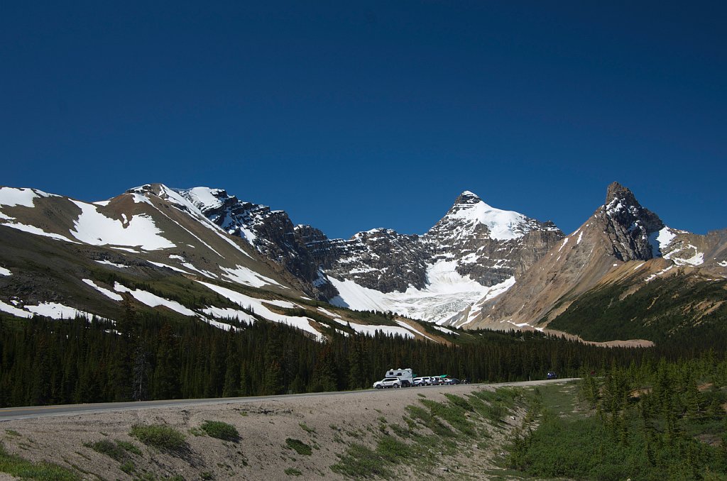 IMGP0623_mtns_near_icefields