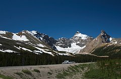 IMGP0623_mtns_near_icefields