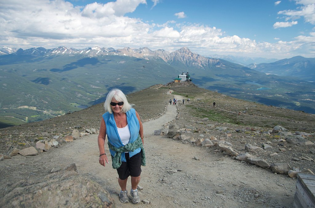 IMGP0843_Jenn_top_gondola