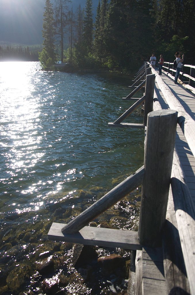 IMGP1007_bridge_pyramid_lake.