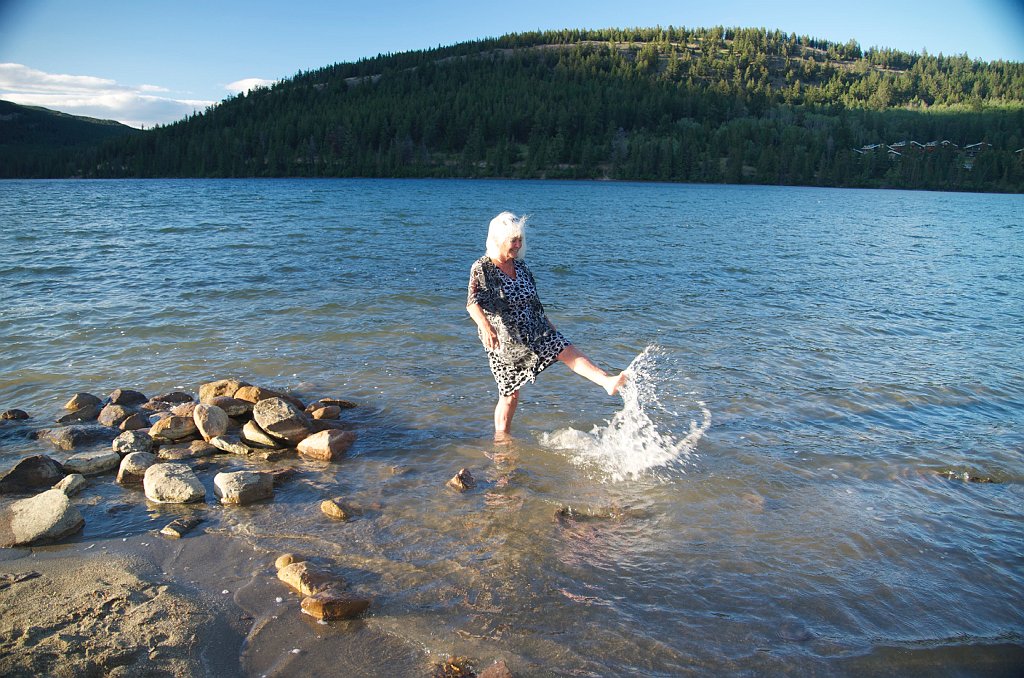 IMGP1229_jenn_splashing