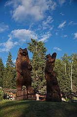 IMGP1216_carved_bears