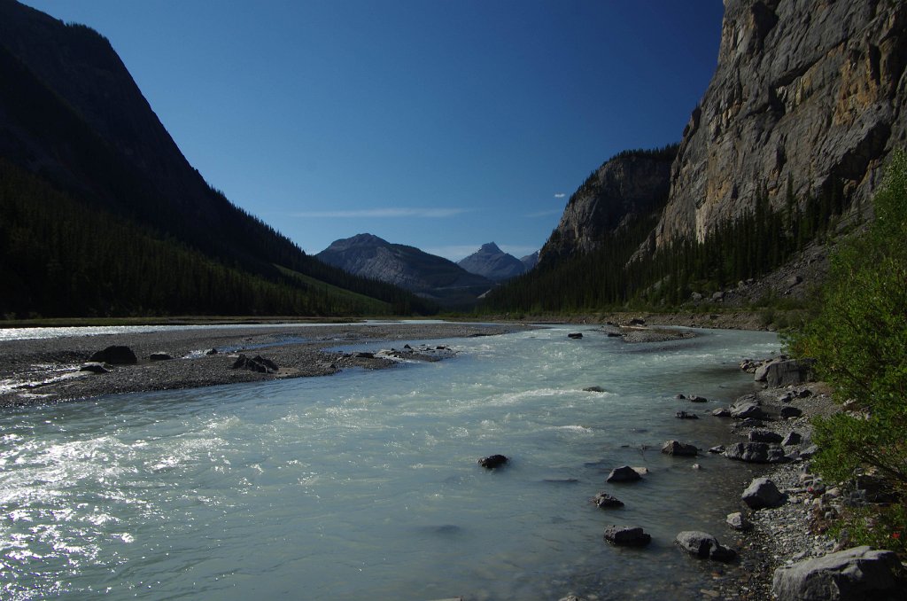 IMGP1537_milkyblue_river